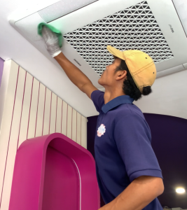 General cleaning membersihkan ac center