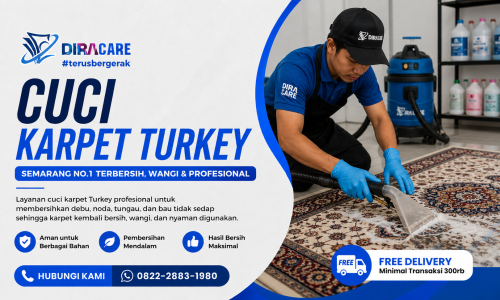 Teknisi Dira Care sedang melakukan cuci karpet Turkey Semarang menggunakan mesin ekstraktor dan peralatan profesional untuk membersihkan debu, noda, tungau, serta bau tidak sedap tanpa merusak serat dan motif karpet Turkey.