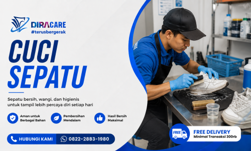 Teknisi Dira Care sedang melakukan cuci sepatu Semarang menggunakan teknik pembersihan profesional untuk membersihkan noda, debu, dan kotoran pada sepatu sehingga kembali bersih, wangi, dan nyaman digunakan.